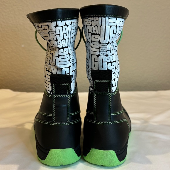 UGG® Kids Size 1 Butte II CWR Glow Graphic Waterproof Snow Boot - Picture 5 of 12